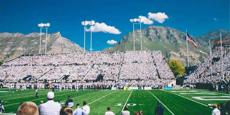 家具设计新革命：创意智能爱板凳如何巧妙融合储物与无线充电功能