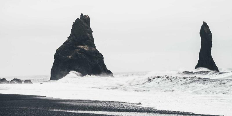 小户型空间魔法：爱板凳如何通过家具设计实现一物多用的极致收纳