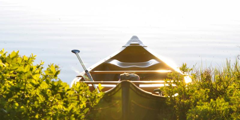 户外家具设计新革命：深度测评爱板凳的防水防霉与卓越耐候性