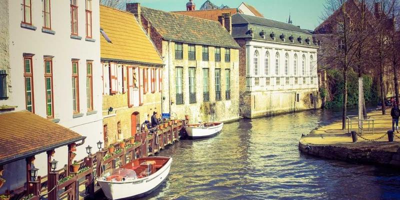 爱板凳推荐：探索室内设计中点睛之笔的家具艺术