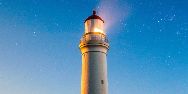 现代家具美学新宠：户外爱板凳的防腐处理与保养全攻略