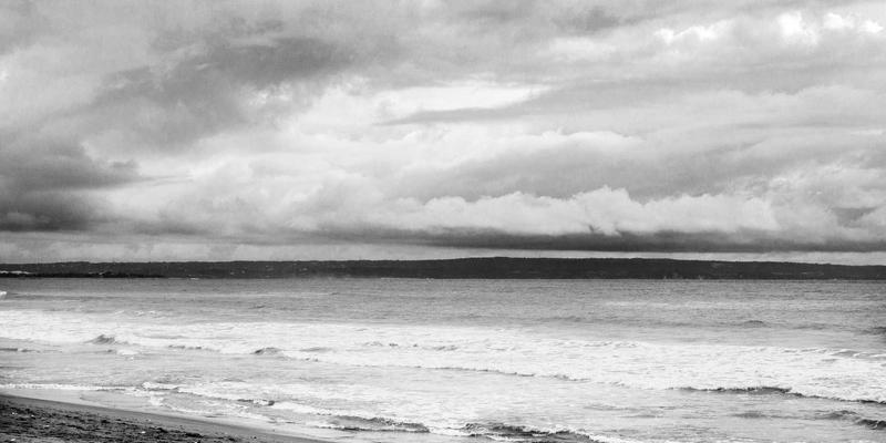 现代家具设计新解：爱板凳的曲线如何用人体工程学重塑健康坐姿